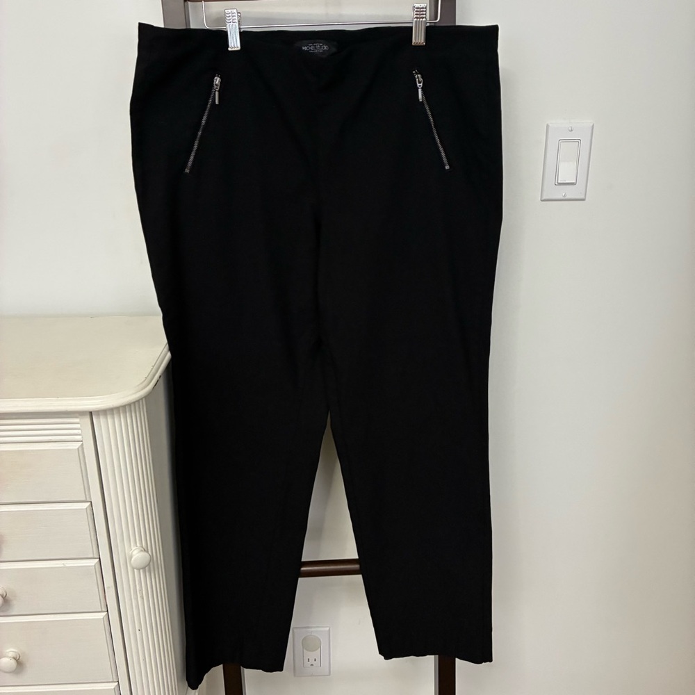 Michel Studio Black stretchy dress Pants with cool Zipper Pockets. Size 20Petite